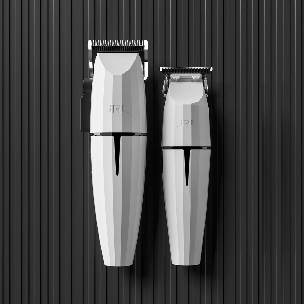JRL Ghost 2020C clipper en 2020T trimmer in wit op een donkere achtergrond